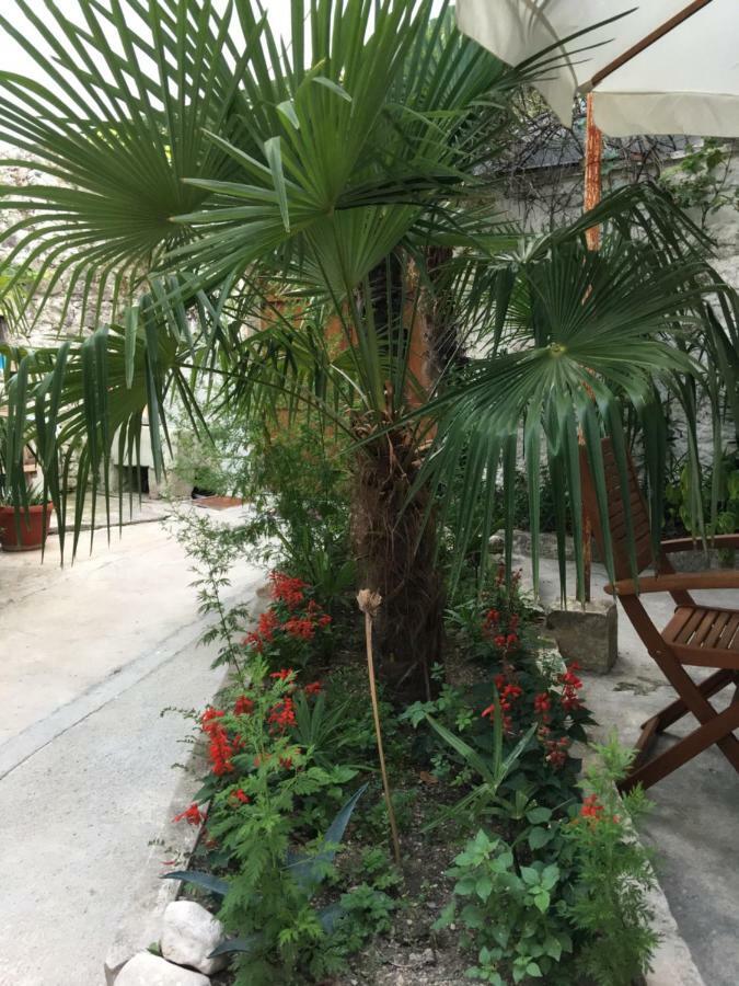 Palmera Мостар Екстериор снимка